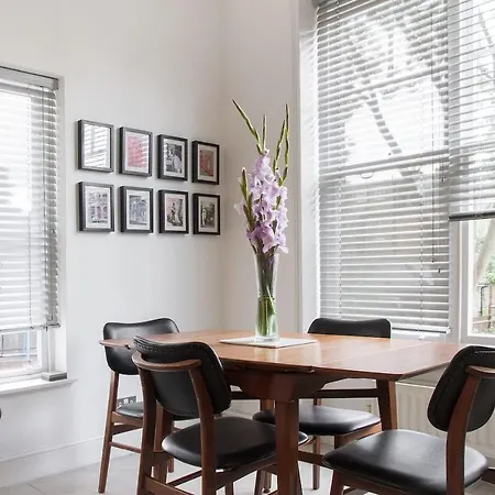 Apartment Bright & Spacious Modern 2 Bedroom *