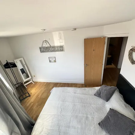 2 Bedroom Flat 1 Stop From Bridge * Londres