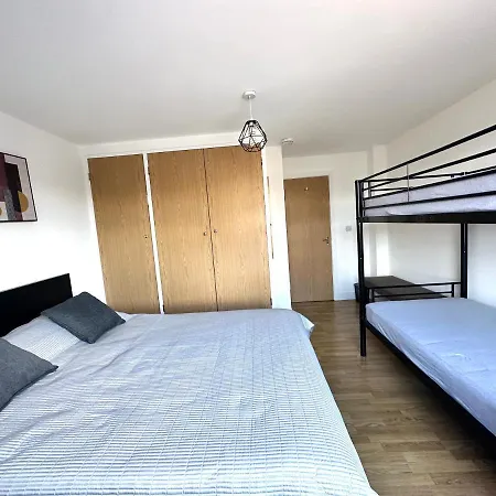 2 Bedroom Flat 1 Stop From Bridge Apartamento *