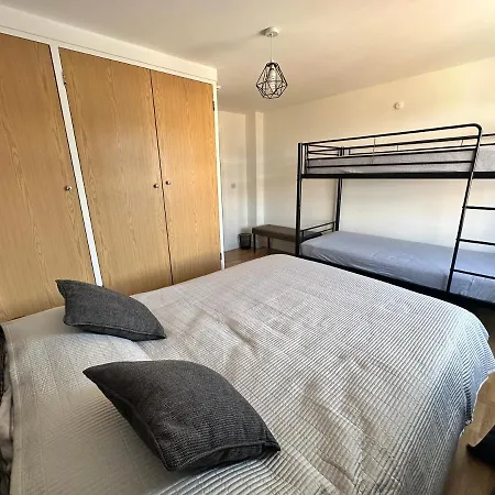2 Bedroom Flat 1 Stop From Bridge * Londres