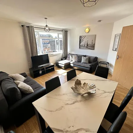 2 Bedroom Flat 1 Stop From Bridge Apartamento