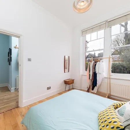 Bright & Spacious Modern 2 Bedroom * London