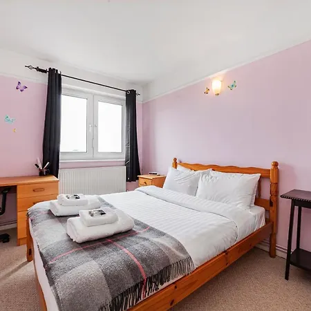 Apartment Modern Flat Wbalcony & View, East London