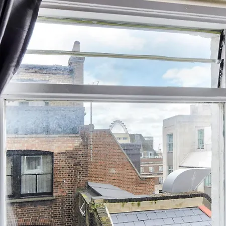 Trafalgar Square Apartment London