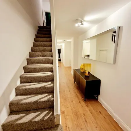 Stunning Hyde Park Home, Ground Floor Maisonette, Duplex, Near Tube Metro Stations *