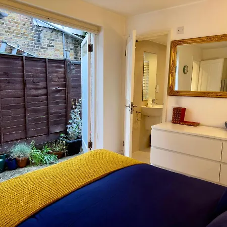 Pretty Little Mews House * London