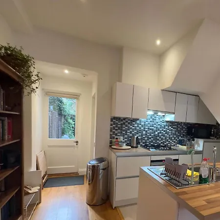 Apartment Pretty Little Mews House London