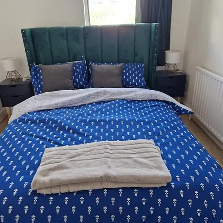 A Lovely One Bedroom In Hither Lane *