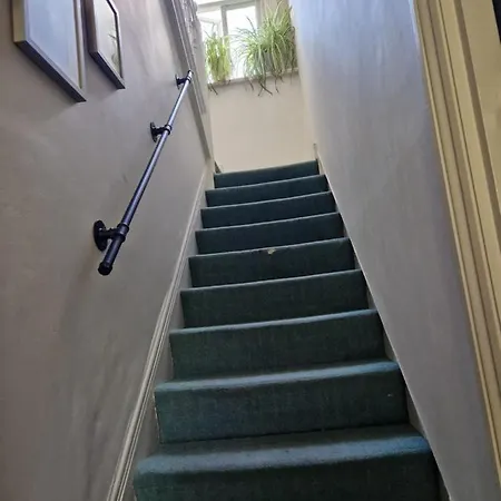 A Lovely One Bedroom In Hither Lane