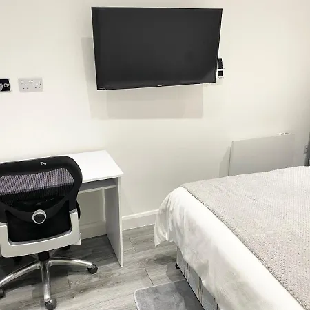 London Apartment *