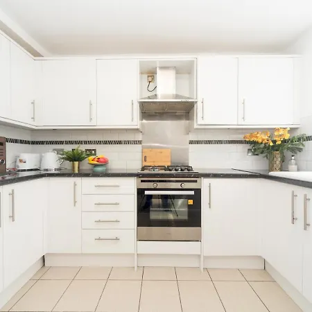 Pass The Keys Spacious 4 Bed House Free Parking Near Station * Bexleyheath