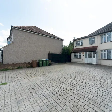 Pass The Keys Spacious 4 Bed House Free Parking Near Station *
