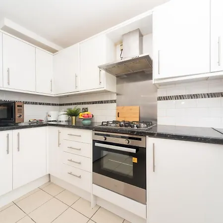 Pass The Keys Spacious 4 Bed House Free Parking Near Station *