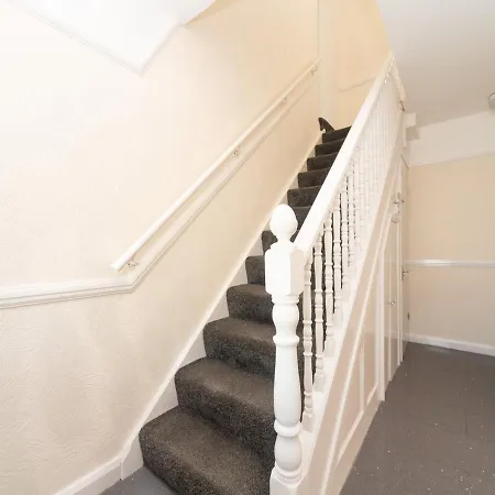 Holiday home Pass The Keys Spacious 4 Bed House Free Parking Near Station