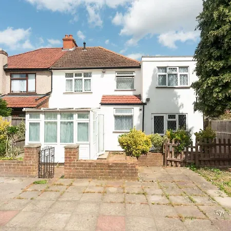 Pass The Keys Spacious 4 Bed House Free Parking Near Station *