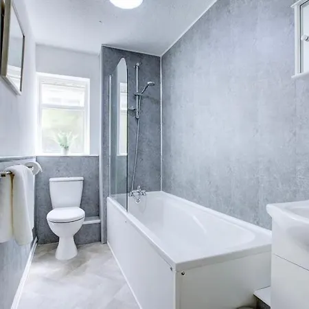 Spacious 2 Bedroom London