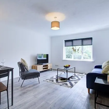 Apartment Spacious 2 Bedroom London
