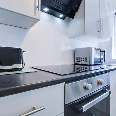 Spacious 2 Bedroom London