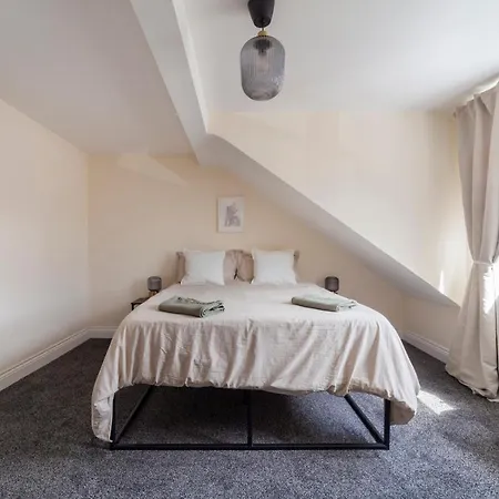 Arte Stays: Spacious Garden House In Stratford With Free Parking