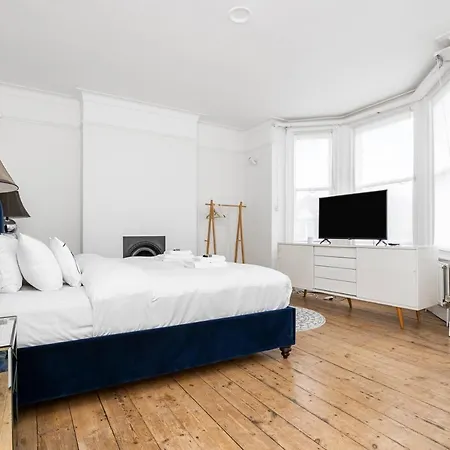 4 Bedroom Edwardian Family House Wgarden, Notting Hill London