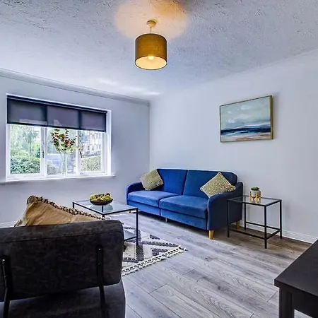 Apartment Spacious 2 Bedroom London