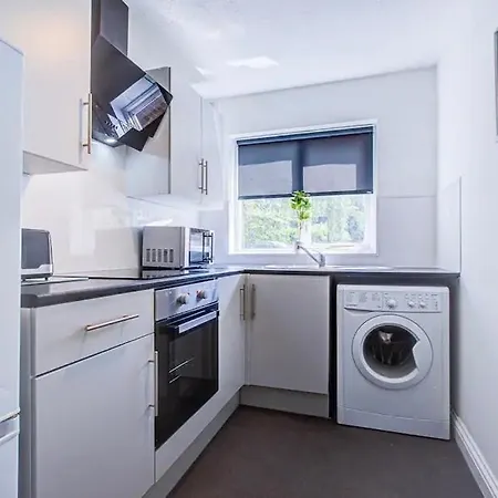 Spacious 2 Bedroom Apartment London