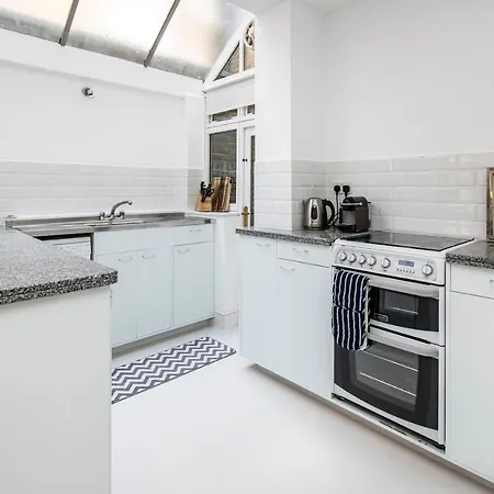 4 Bedroom Edwardian Family House Wgarden, Notting Hill *