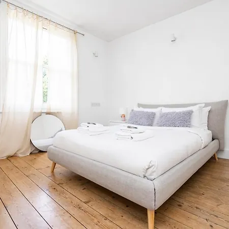 4 Bedroom Edwardian Family House Wgarden, Notting Hill
