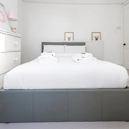 4 Bedroom Edwardian Family House Wgarden, Notting Hill Apartment London