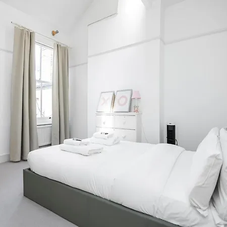 4 Bedroom Edwardian Family House Wgarden, Notting Hill *