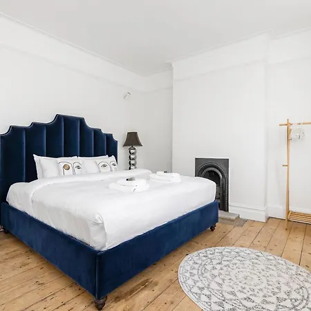 4 Bedroom Edwardian Family House Wgarden, Notting Hill Apartment London