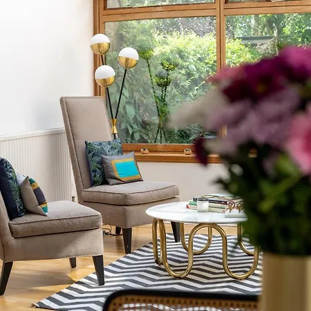 Apartment 4 Bedroom Edwardian Family House Wgarden, Notting Hill London