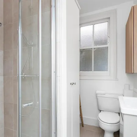 Apartment 4 Bedroom Edwardian Family House Wgarden, Notting Hill