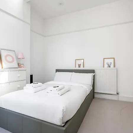 Apartment 4 Bedroom Edwardian Family House Wgarden, Notting Hill *