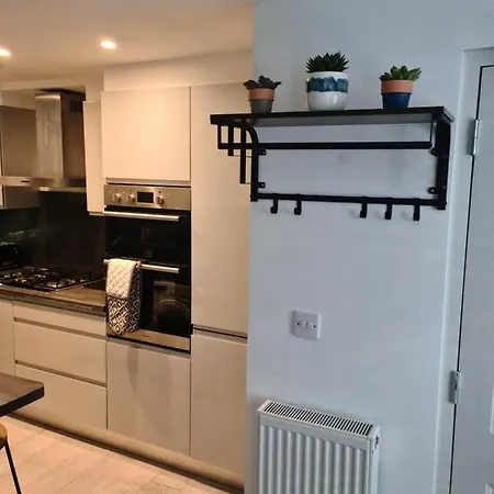 Apartment 2 Bed From London