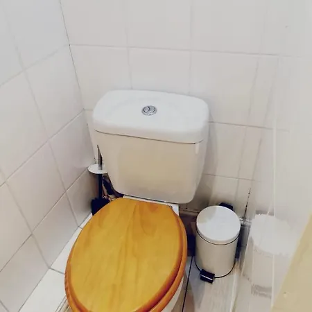 Y2 Bed & Breakfast London