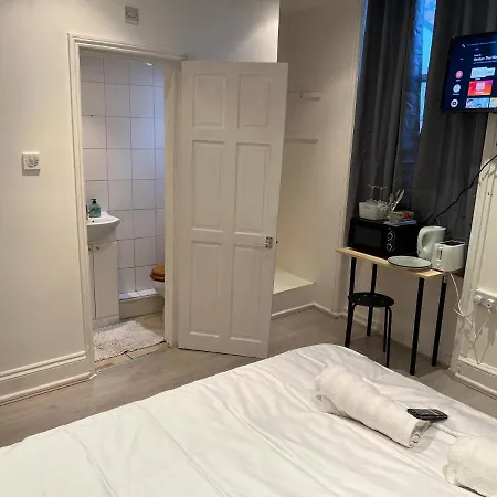 Y2 Bed & Breakfast *