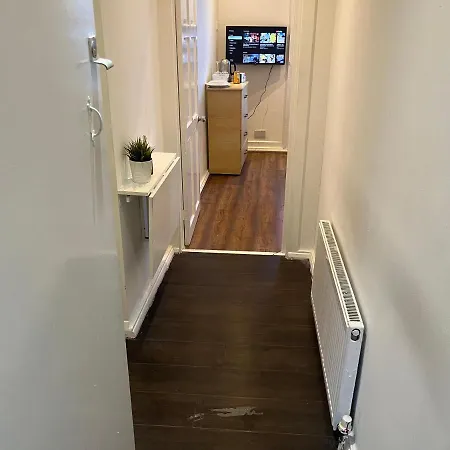 Y2 London