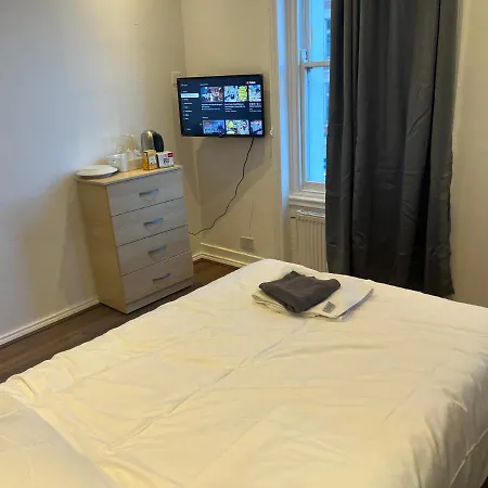 Y2 Bed & Breakfast London