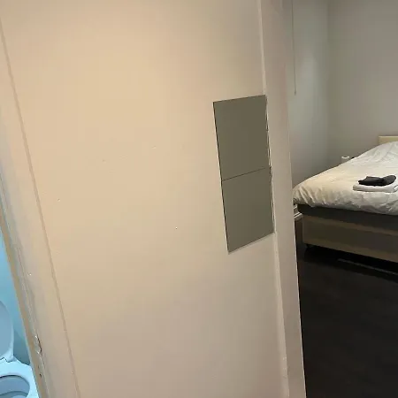 Y2 Bed & Breakfast London