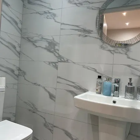 Hotel Grand Bleu - - Next To Piccadilly Line Tube Station & Brand New Facilities 4*
