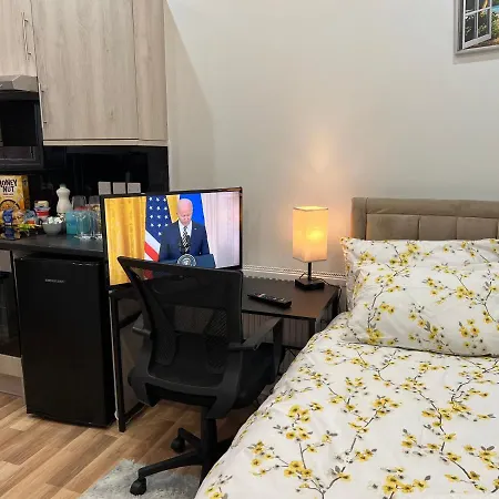 Grand Bleu - - Next To Piccadilly Line Tube Station & Brand New Facilities Hotel London