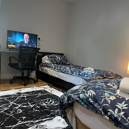 Grand Bleu - - Next To Piccadilly Line Tube Station & Brand New Facilities 4* London