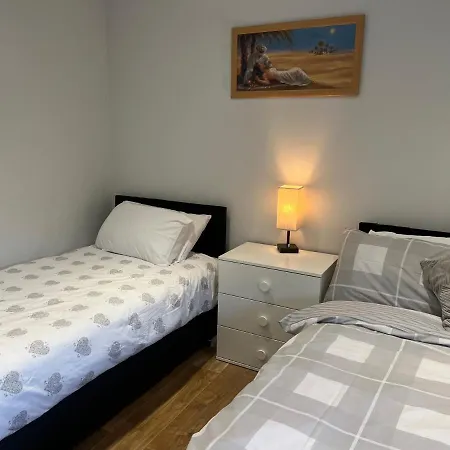 Hotel Grand Bleu - - Next To Piccadilly Line Tube Station & Brand New Facilities