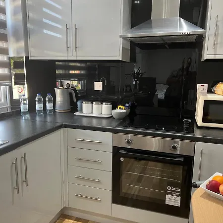 Hotel Grand Bleu - - Next To Piccadilly Line Tube Station & Brand New Facilities London