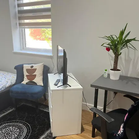 Grand Bleu - - Next To Piccadilly Line Tube Station & Brand New Facilities London