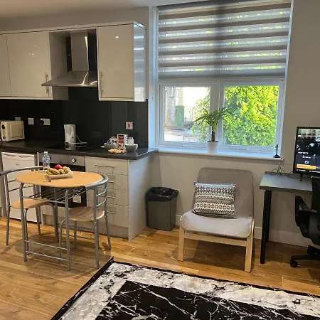Hotel Grand Bleu - - Next To Piccadilly Line Tube Station & Brand New Facilities London