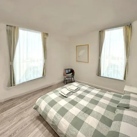 2 Minutes From Hyde Park, Private F Homestay