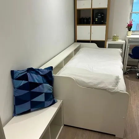 Homestay Oasis: Urban Retreat With Breakfast And Yoga *