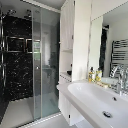 Homestay Luxury With Private Bathrooms *